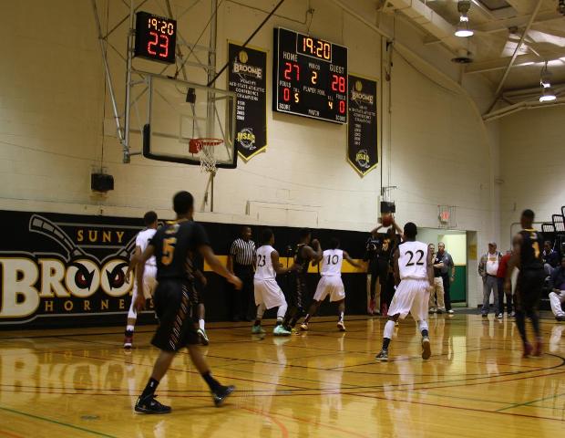 Men's Basketball Comes From Behind For Win