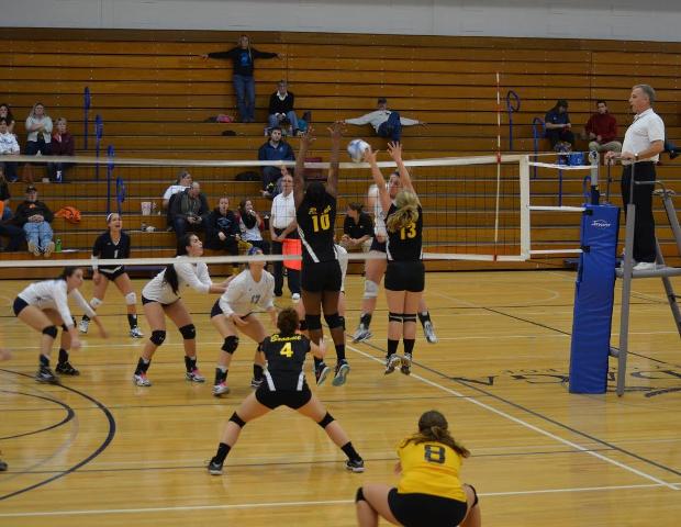 Volleyball Team Goes 3-2 In Cara Bryant Tournament