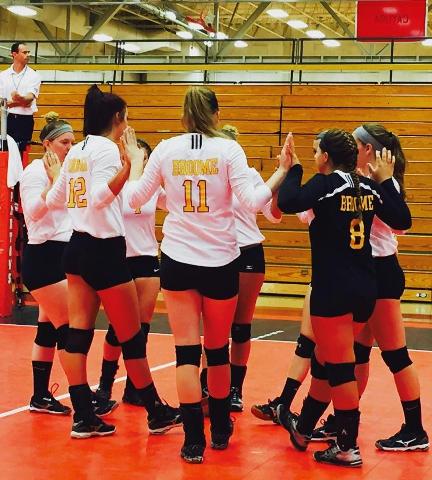 Volleyball Team Goes 1-2 in Cayuga POD